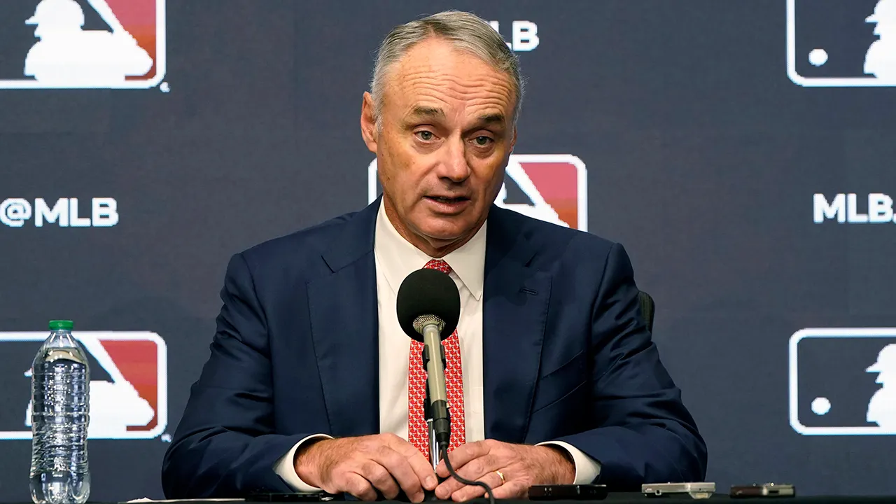 MLB commissioner vows cooperation with Senate gambling investigation