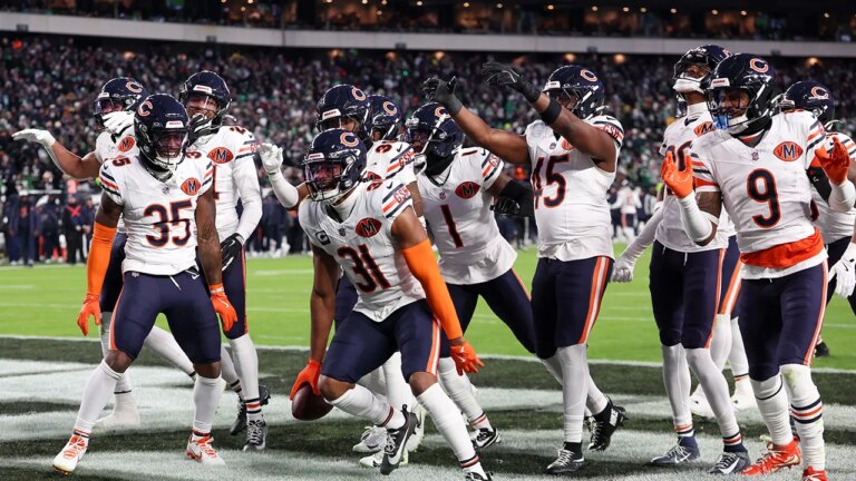 NFL scores: Eagles booed off field as Bears dominate run game in upset victory